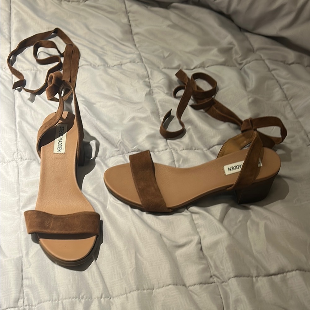 Steve Madden Brown Flat Sandals Minimalist Design